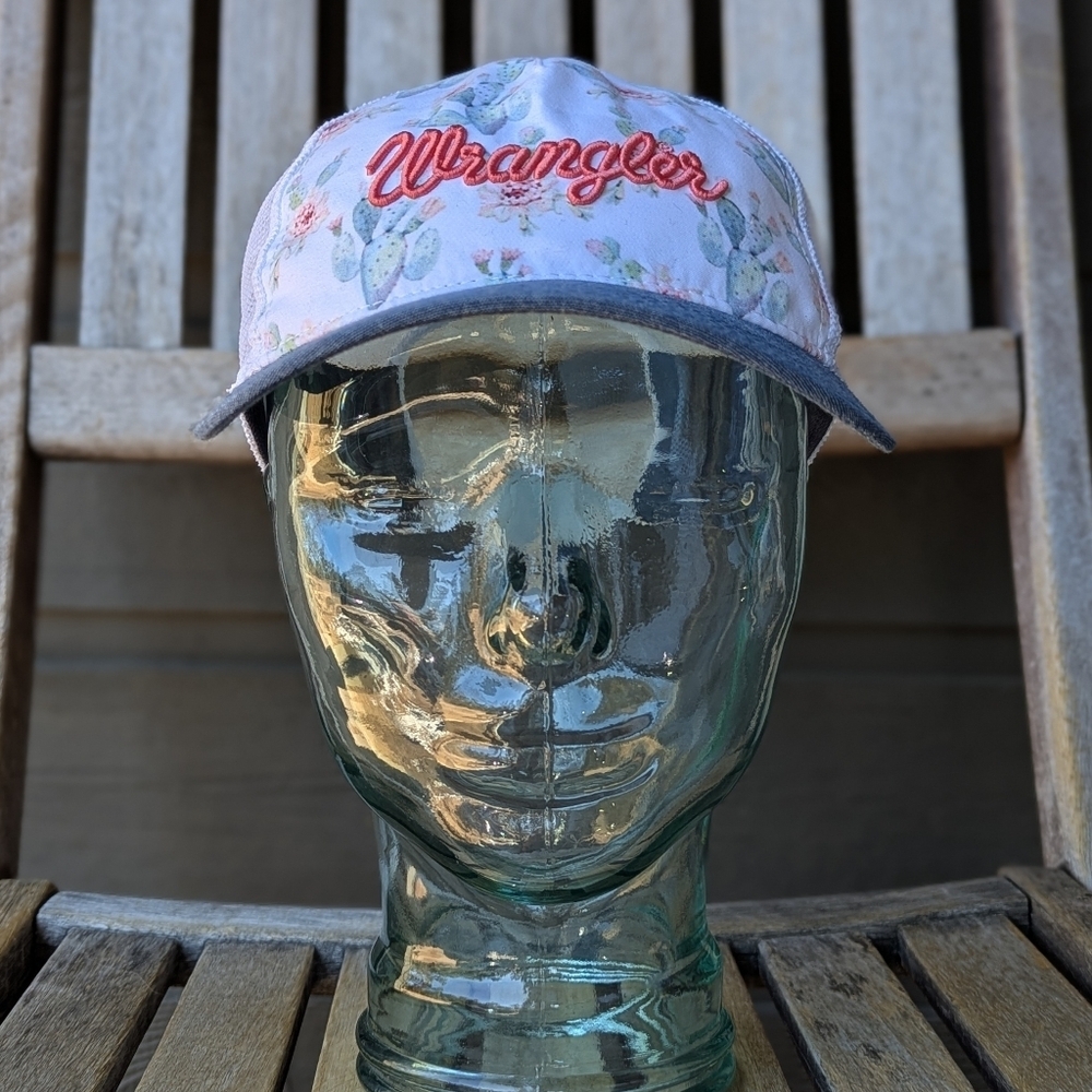 NWOT Wrangler Ladies Mirella Cactus Prickly Pear Trucker Cap White Blue Pink